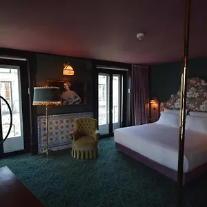 Pensao Madam's Guest house