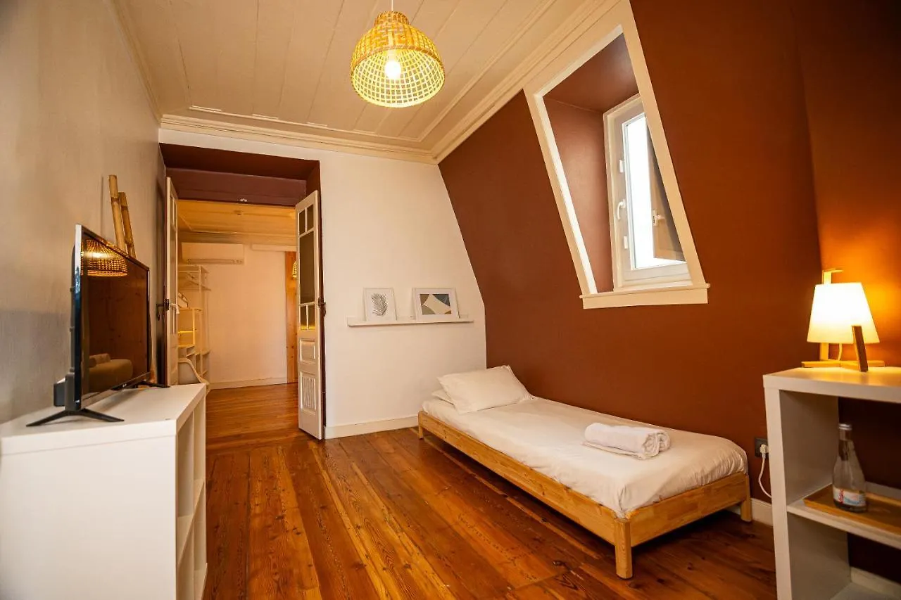 Vago Alcantara Suites Lisbon 0*,