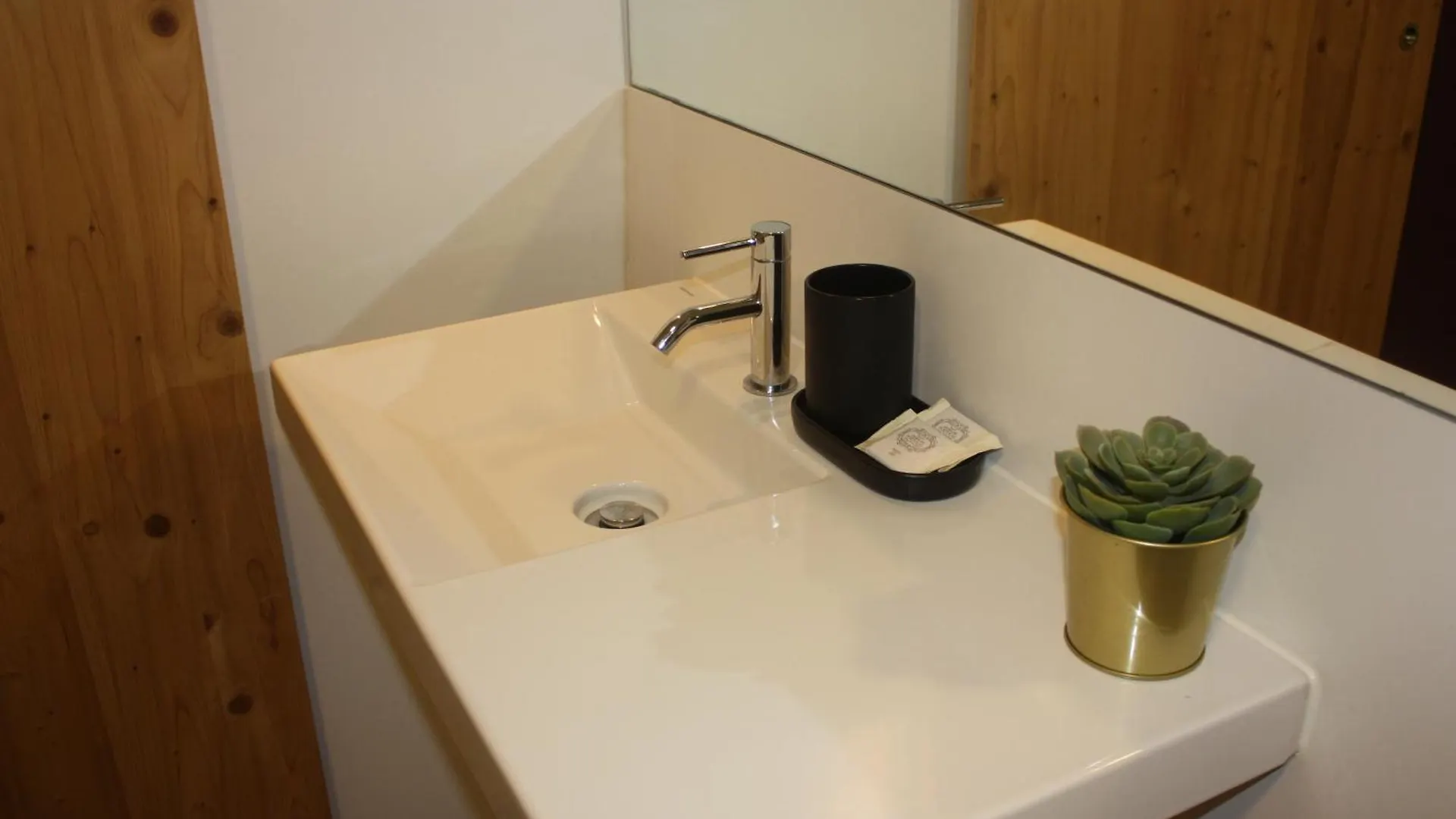 Vago Alcantara Suites Lisbon Bed & Breakfast
